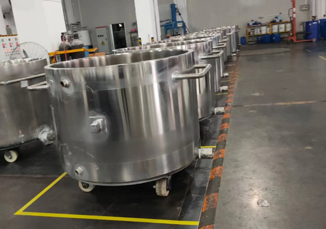 Planetary stirred reactor  in DTEC factory.